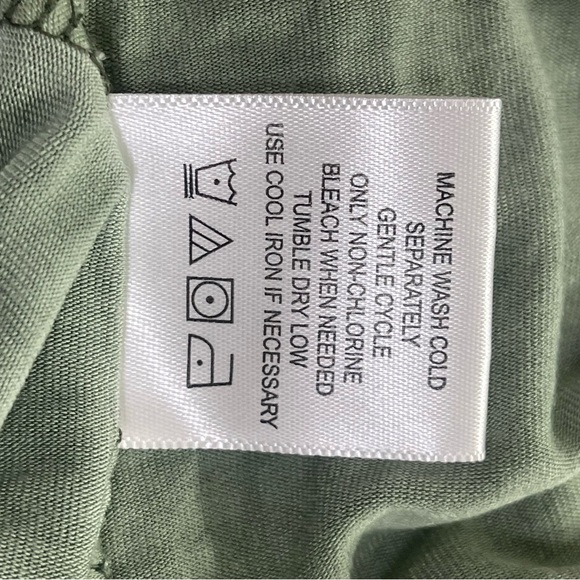 Olivia Sky V-Neck Cuffed Short Sleeve Tee NWT 1X - Picture 8 of 8